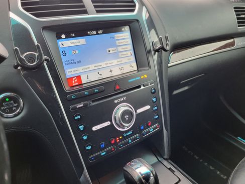 Used 2017 Ford Explorer Platinum image 11