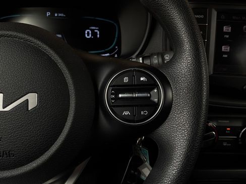 Used 2025 Kia Soul LX w/ LX Technology Package FWD image 32