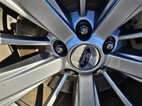 Used 2018 Ford Explorer Limited image 16