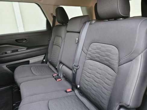 Used 2025 Nissan Pathfinder SV FWD image 29