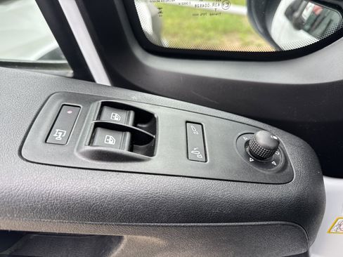 Used 2025 RAM ProMaster 2500 w/ Convenience Group FWD image 10