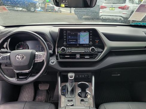 Used 2021 Toyota Highlander Limited image 4