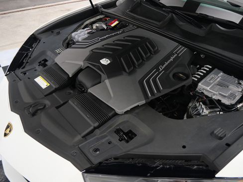 Used 2021 Lamborghini Urus image 57