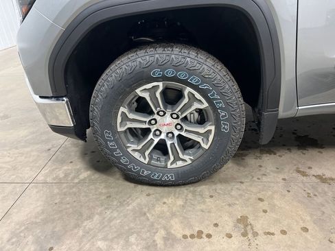 New 2026 GMC Sierra 1500 SLE image 9