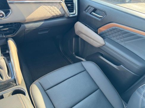 Certified 2025 GMC Canyon Denali AWD/4WD image 15