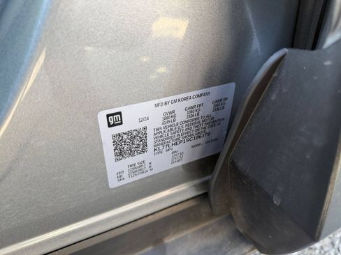 Used 2025 Chevrolet Trax LT FWD image 27