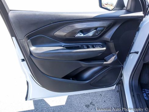 Used 2024 GMC Terrain SLE w/ Driver Convenience Package image 18