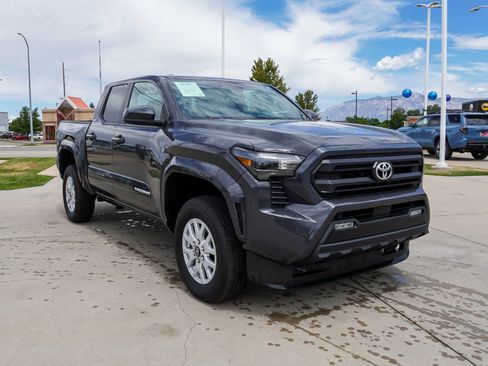 Certified 2025 Toyota Tacoma SR5 AWD/4WD image 2