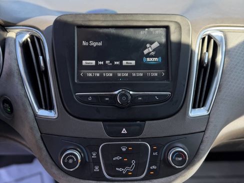 Used 2018 Chevrolet Malibu LT FWD image 15