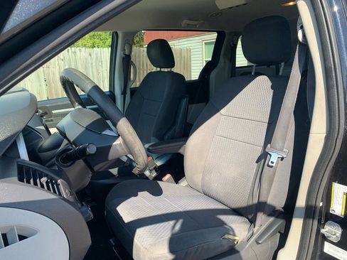 Used 2010 Dodge Grand Caravan SE w/ Climate Group image 12