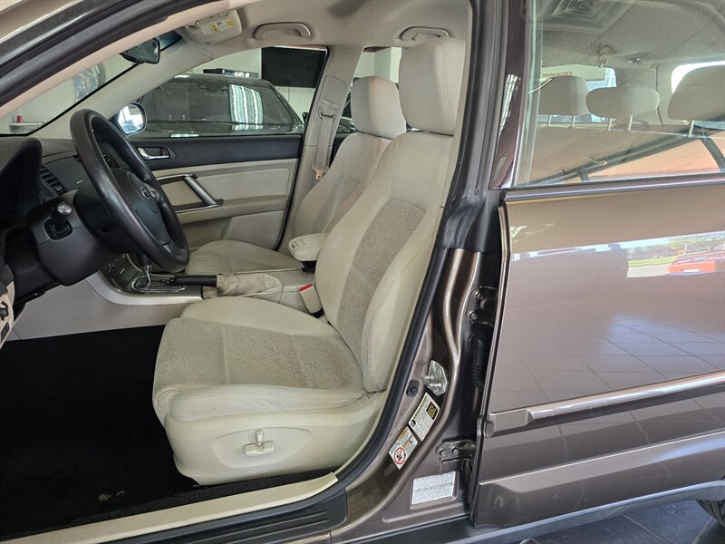 Used 2009 Subaru Outback 2.5i Special Edition AWD/4WD image 9