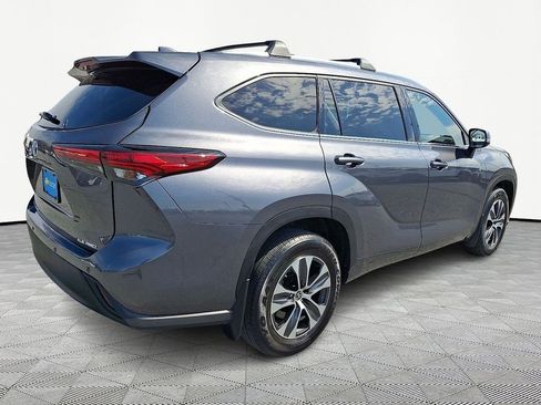 Used 2021 Toyota Highlander XLE image 7