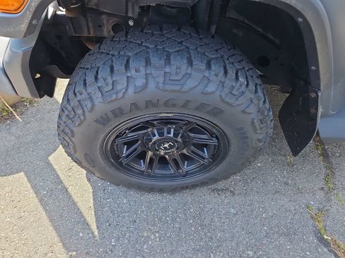 Used 2019 Jeep Wrangler Unlimited Sport S AWD/4WD image 3