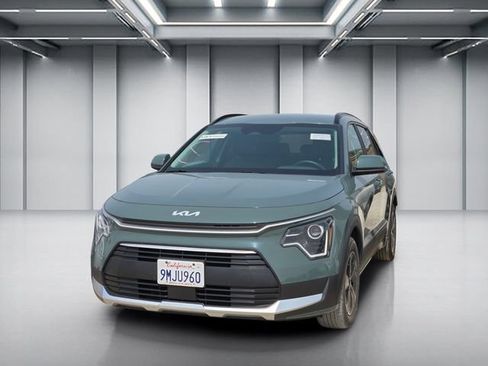 Certified 2024 Kia Niro EX FWD image 3