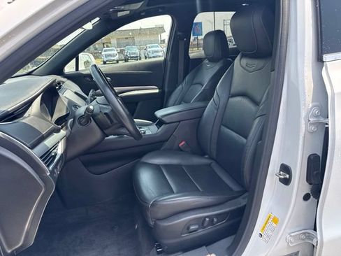 Used 2021 Cadillac XT4 Premium Luxury w/ Cold Weather Package AWD/4WD image 18