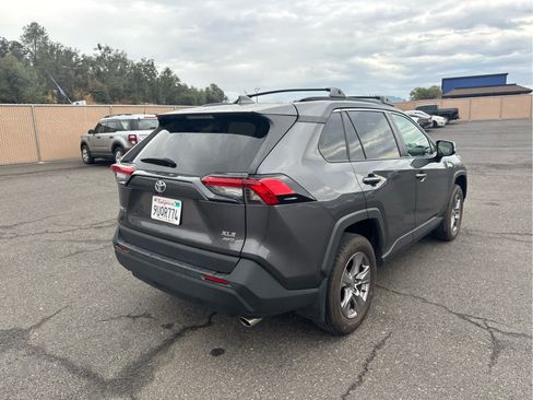 Used 2024 Toyota RAV4 XLE AWD/4WD image 5