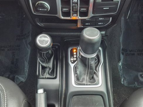 Used 2023 Jeep Wrangler Unlimited Sahara w/ Cold Weather Group AWD/4WD image 12