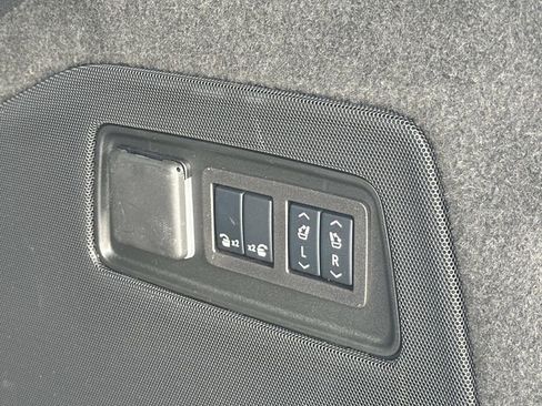 Used 2024 Cadillac Escalade ESV Sport Platinum w/ LPO, ONYX Package AWD/4WD image 7