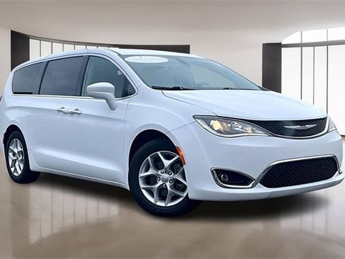 Used 2019 Chrysler Pacifica Touring Plus w/ Tire & Wheel Group image 3
