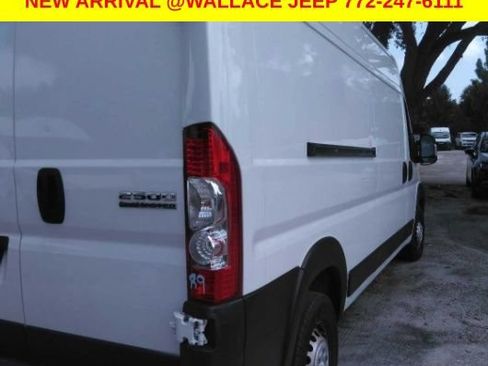 Used 2025 RAM ProMaster 2500 w/ Convenience Group FWD image 2