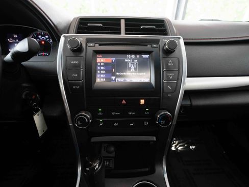 Used 2017 Toyota Camry SE w/ Moonroof Package FWD image 17