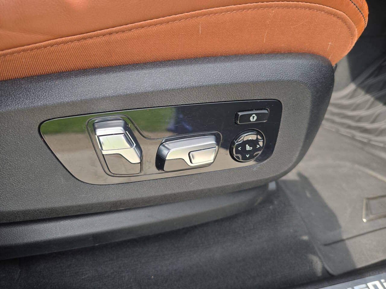 Used 2024 BMW X7 M60i w/ Executive Package AWD/4WD image 35
