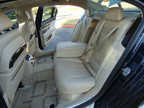 Used 2016 BMW 750i xDrive image 56