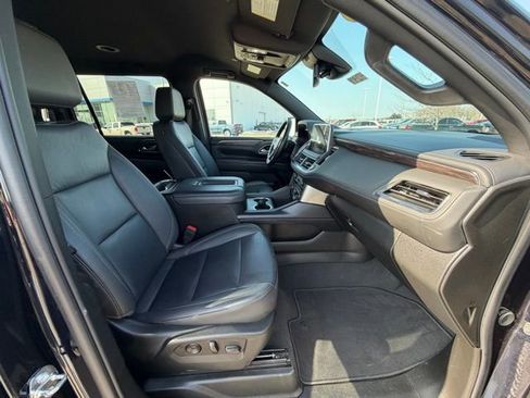 Used 2024 Chevrolet Suburban Z71 w/ Luxury Package image 21