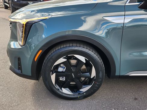 Certified 2025 Kia Sorento SX Prestige AWD/4WD image 9
