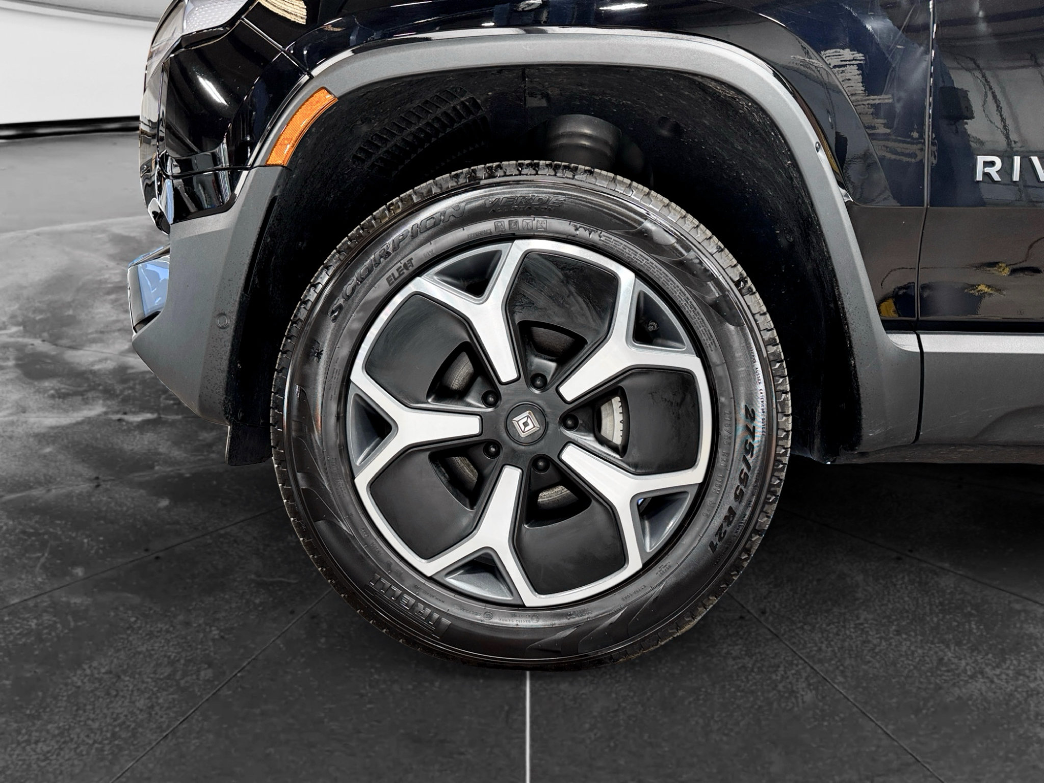 Used 2023 Rivian R1T Adventure Dual AWD/4WD image 32