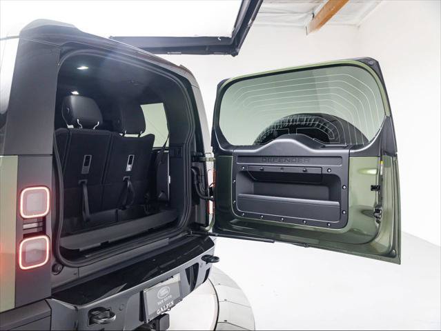 New 2026 Land Rover Defender 130 X-Dynamic SE AWD/4WD image 33