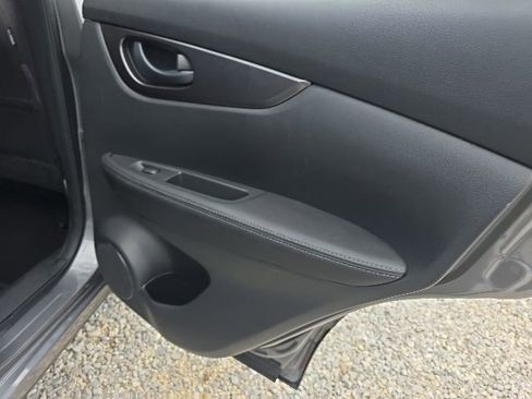 Used 2018 Nissan Rogue Sport S w/ S Appearance Package AWD/4WD image 17