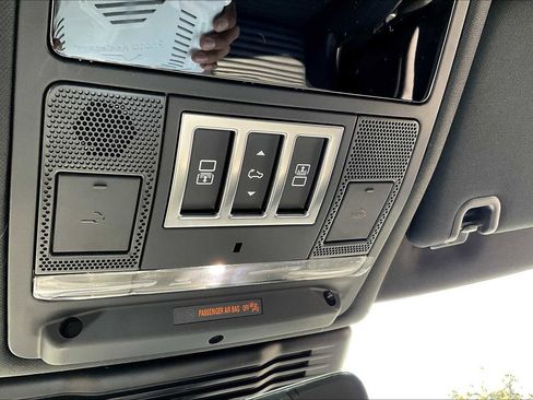 New 2025 Land Rover Discovery Dynamic SE image 22