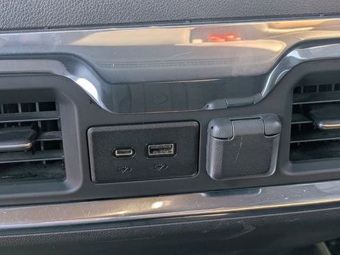 Used 2022 Chevrolet Silverado 1500 High Country w/ Technology Package image 14