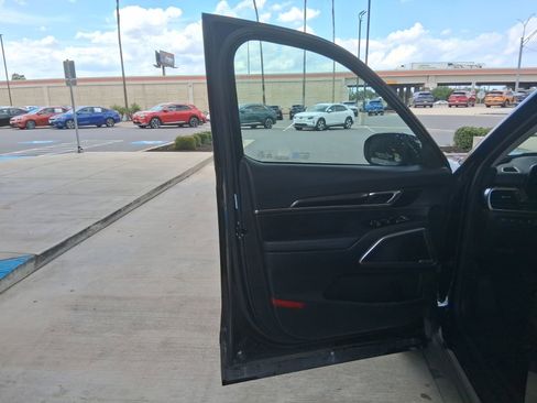 Used 2025 Kia Telluride S FWD image 15