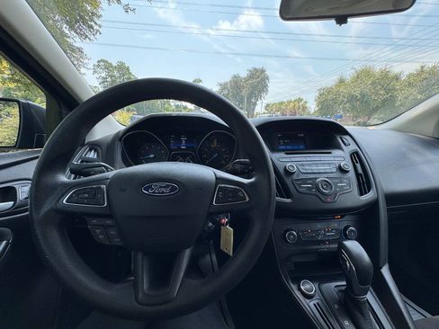 Used 2017 Ford Focus SE FWD image 23