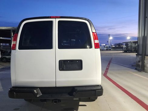 Used 2024 Chevrolet Express 2500 w/ Driver Convenience Package RWD image 7