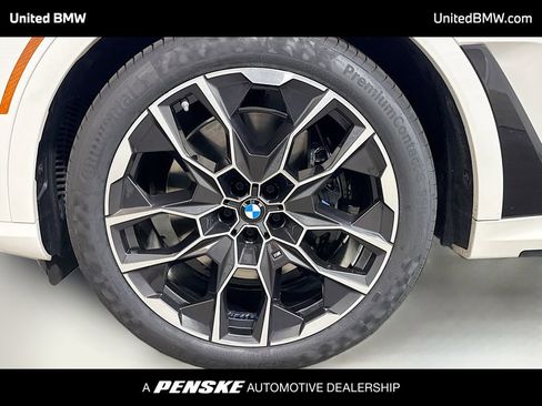 Certified 2025 BMW X7 xDrive40i w/ M Sport Package AWD/4WD image 2
