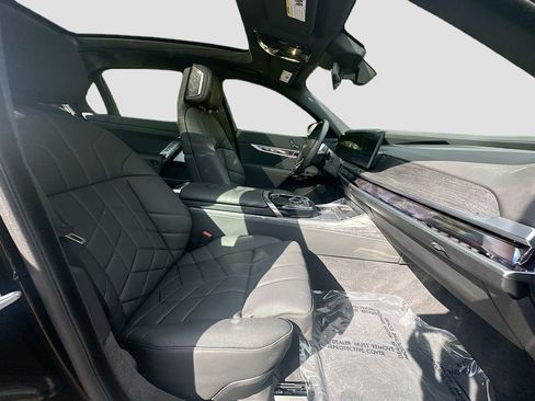 Used 2025 BMW i7 xDrive60 AWD/4WD image 31