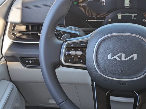 New 2026 Kia Carnival EX image 17