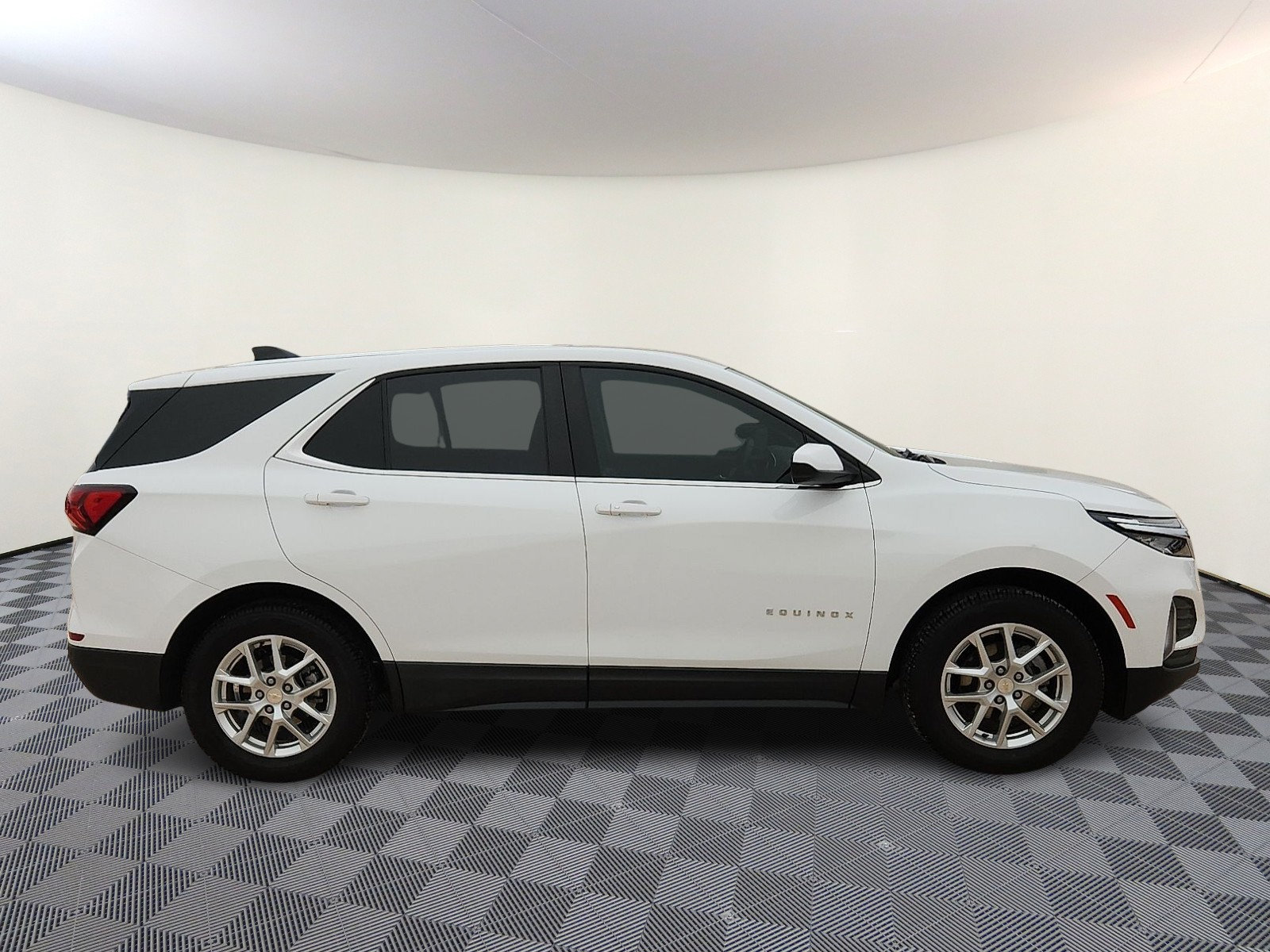 Used 2024 Chevrolet Equinox LT FWD image 5