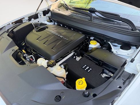 Used 2019 Jeep Cherokee Latitude Plus AWD/4WD image 28