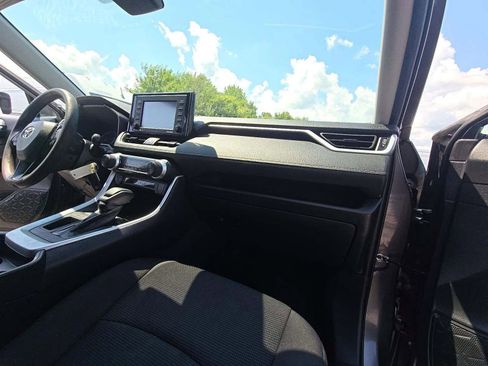 Used 2020 Toyota RAV4 LE image 14