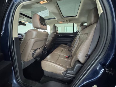 Used 2017 Lincoln MKT FWD image 20