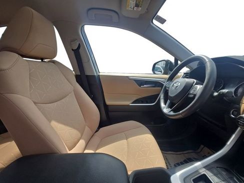 Used 2022 Toyota RAV4 XLE w/ Convenience Package image 16