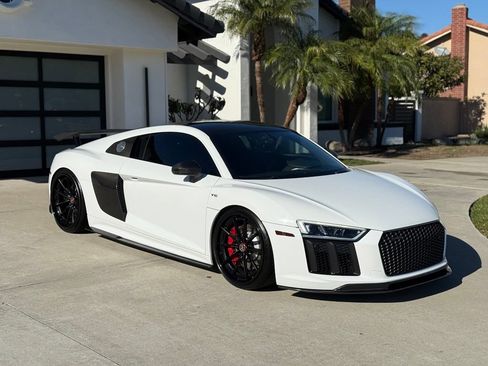 Used 2017 Audi R8 V10 w/ Carbon Exterior Package AWD/4WD image 2