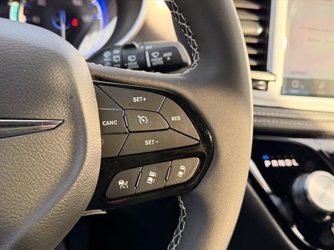 New 2026 Chrysler Pacifica Select AWD/4WD image 12