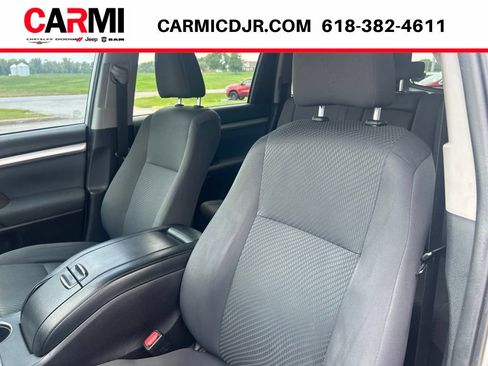 Used 2019 Toyota Highlander LE FWD image 8