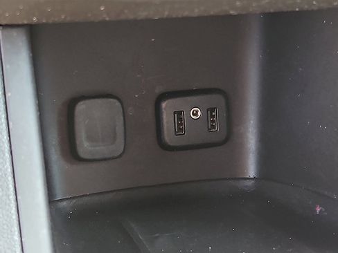 Used 2018 GMC Acadia SLE image 23