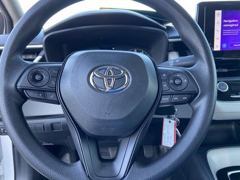 Used 2023 Toyota Corolla LE image 35